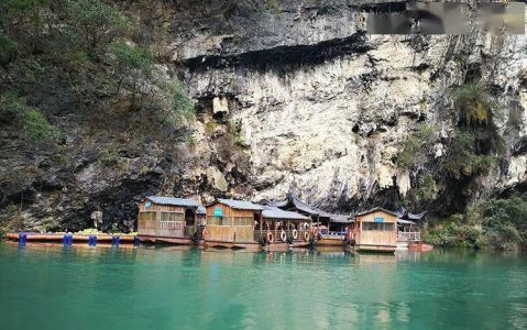 湘西旅游攻略自驾游，湘西旅游攻略自驾游墨戎苗寨？