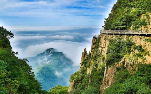 丹东凤凰山景点介绍，凤凰古城八大景点？