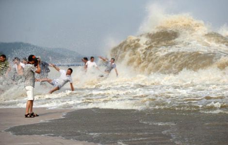 海宁盐官观潮时间表，海宁盐官观潮时间表今日？