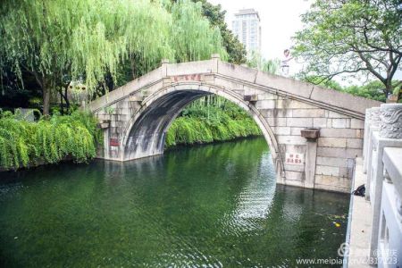 上海奉贤海湾旅游区，上海奉贤海湾旅游区和碧海金沙？