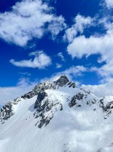 玉龙雪山天气预报？玉龙雪山天气预报30天准确 一个月的天气？