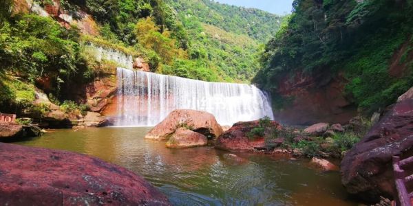 赤水旅游景点大全，赤水旅游景点大全地址位置？