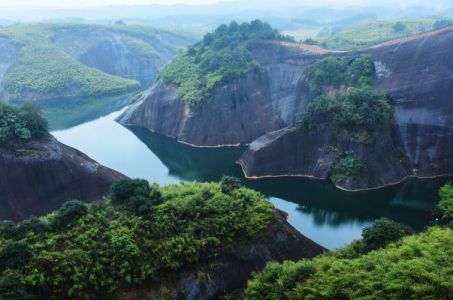 郴州旅游景点介绍？郴州旅游景点介绍东江湖？