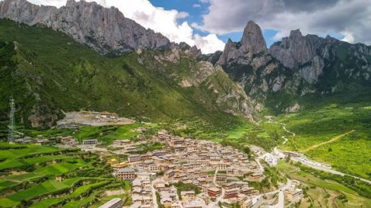 扎尕那旅游景点介绍？扎尕那旅游景点介绍视频？