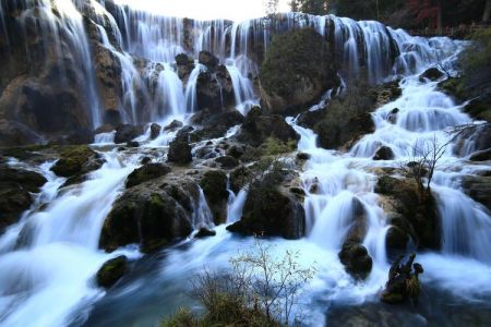 九寨沟珍珠滩瀑布？九寨沟珍珠滩瀑布图片？