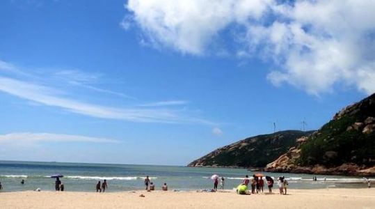 附近的沙滩免费景区，附近的沙滩免费景区 金沙滩？