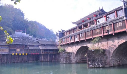 凤凰古城8大景点，凤凰古城8大景点旅游攻略