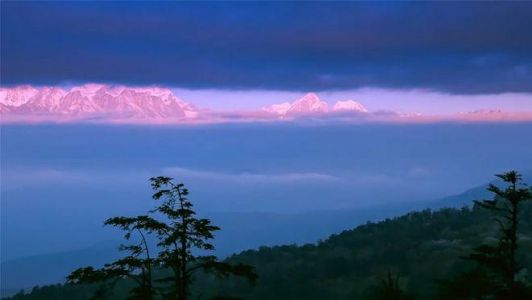 贡嘎山景区旅游攻略，贡嘎山景区旅游攻略自驾游？
