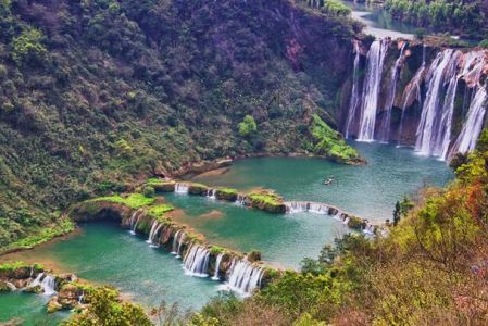 夏天适合去哪里旅游，夏天适合去哪旅游?？