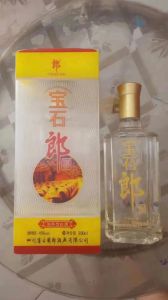 宝石窖白酒费用表？宝石窖白酒费用表52度？