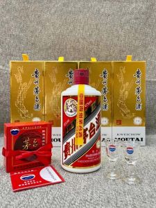 ?色酒瓶的白酒有哪些？?色酒瓶的白酒有哪些品牌？
